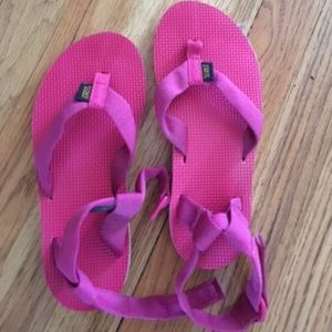 EUC Teva Sandals Size 6